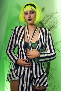 Helena_AprilThe ghost that will take away your clothes ☠️💚🎩👻 Bild 2