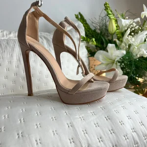 Miya_Nika: 👠What emphasizes women's legs, of course, are heels👠 ( 6 фото)