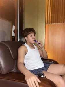 naughtyboy_maya Chill with me💨 Immagine  4