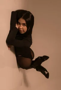 sofi_alix Delicate and powerful. slika