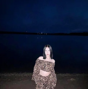 IsabellaQiueen Public slika 3