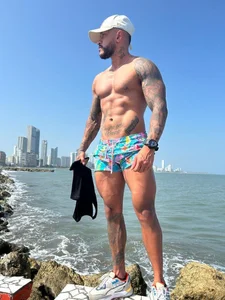 LeonGolds Public صورة واحدة|LeonGolds Public صورتان|LeonGolds Public  4 صور|LeonGolds Public  4 صورة