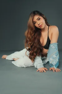 CarolineGraceX Denim chic. Immagine 