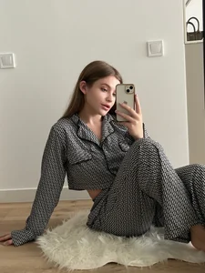 MiaCharmless Public Pic