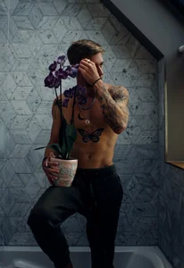 YourMarsLove ✨🐇👀 Pic