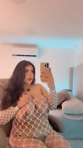 Don't look so fast... enjoy the view 😏 od Harmonybabe_  snímek