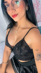 I’m not a dream… but if you dare, I can make you not want to wake up.”✨ de UrNewFantasy Foto 9