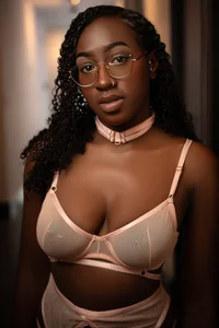 Qeen_blackk kullanıcısının Ur beautifull ebony girl!🩷 albümü -  4 fotoğraf