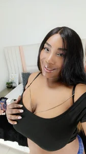 MadameEbony Public slika 6