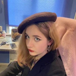 RedAdelina Public  5টি ছবি