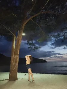 MaxeneCullensのIsland girlの枚の写真