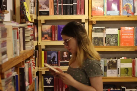 HazelKush What's your favorite book? зображення