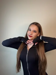 RobynShake Public Pic 8