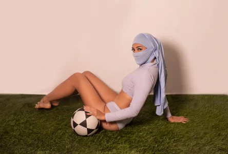 DinaNoor ⚽👑 The queen of the court is ready to play, will you be my star player? 🔥💋 slika 4