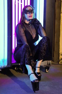 HoneyLace_ Masked Beauty Pic