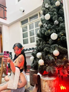 luxifer_666_ This is the first gift under the tree, want to know this Christmas how many I will receive Hình 7