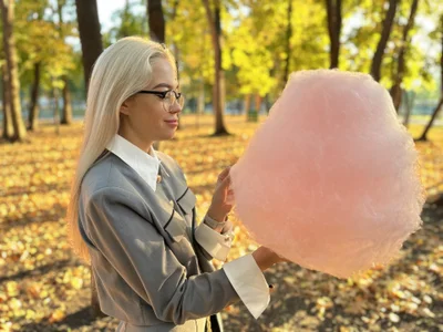 Melanie_Coopeer Student walking in the park Pic 8