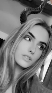 Dorinda_23X: Public ( 3 фото)