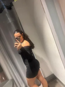 angie_leonn Black to ignite your fantasies.🔥 Pic