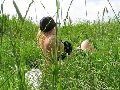 NikkiHolland: Public ( 3 фото)