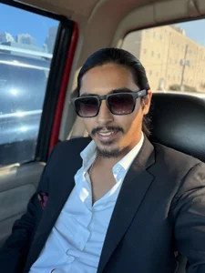 jrrichforever: Me myself & I 🍷🗼 ( фото)