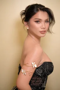 NaughtyJedGirl kullanıcısının made you look twice albümü -  2 fotoğraf