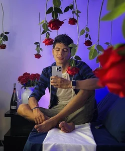 Jeick-DawsonROSES, WINE AND VALENTINE'S...WILL YOU ACCOMPANY ME?图片 2