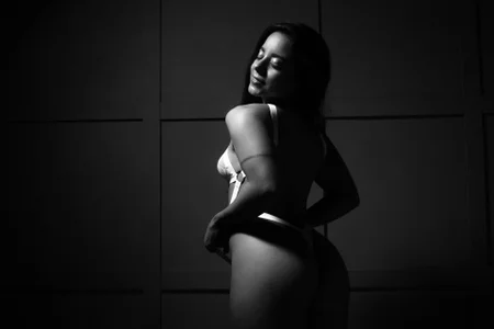 JennifferColeman Black and White 1 Pic 6