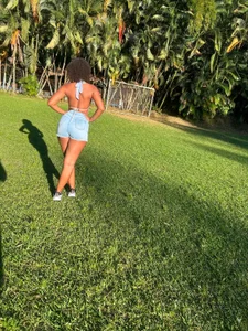leana_lovings1 They say summer is for enjoying the view. What do you think of this scenery? 🍑🔥 . fénykép