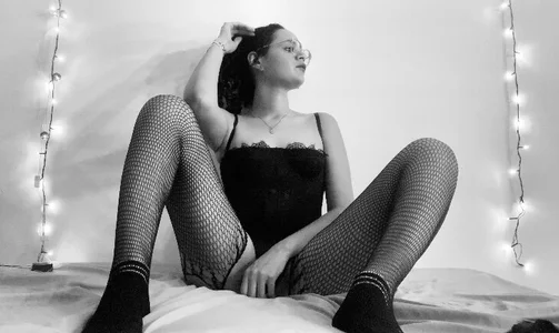 Jennifervan De negro 👀🖤 사진 3