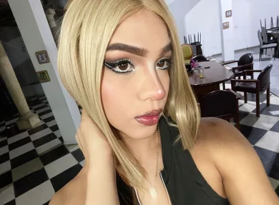 blonde_queen-'s photo