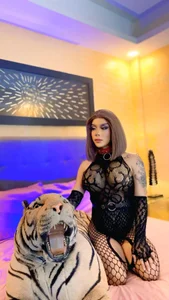 Horsecockvictoriats Public  3টি ছবি