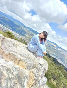 Leslie_Moon Public Gambar