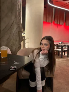 LauraHansil I'm sure gatherings at the bar are a place for great conversations😘 Bilde