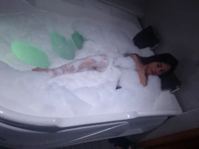 Agata-Moon come with me to the jacuzzi Foto