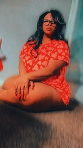 QUEENCURVELLA Public Pic 3