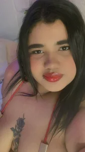 NaomiAsha Brunette and chubby Foto