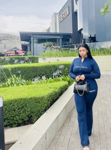 Queen_Tee23 Public Foto 3