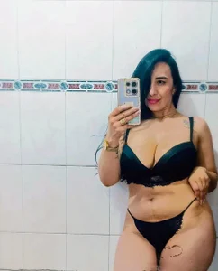 christine-x lady in black Pic 3