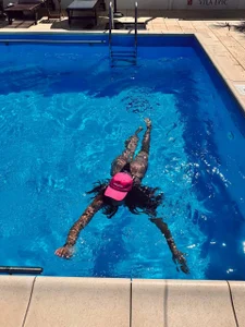 Kimi_ko_ What if I "accidentally" lose my panties In the pool? 🏊‍♀️💦 Pic 4