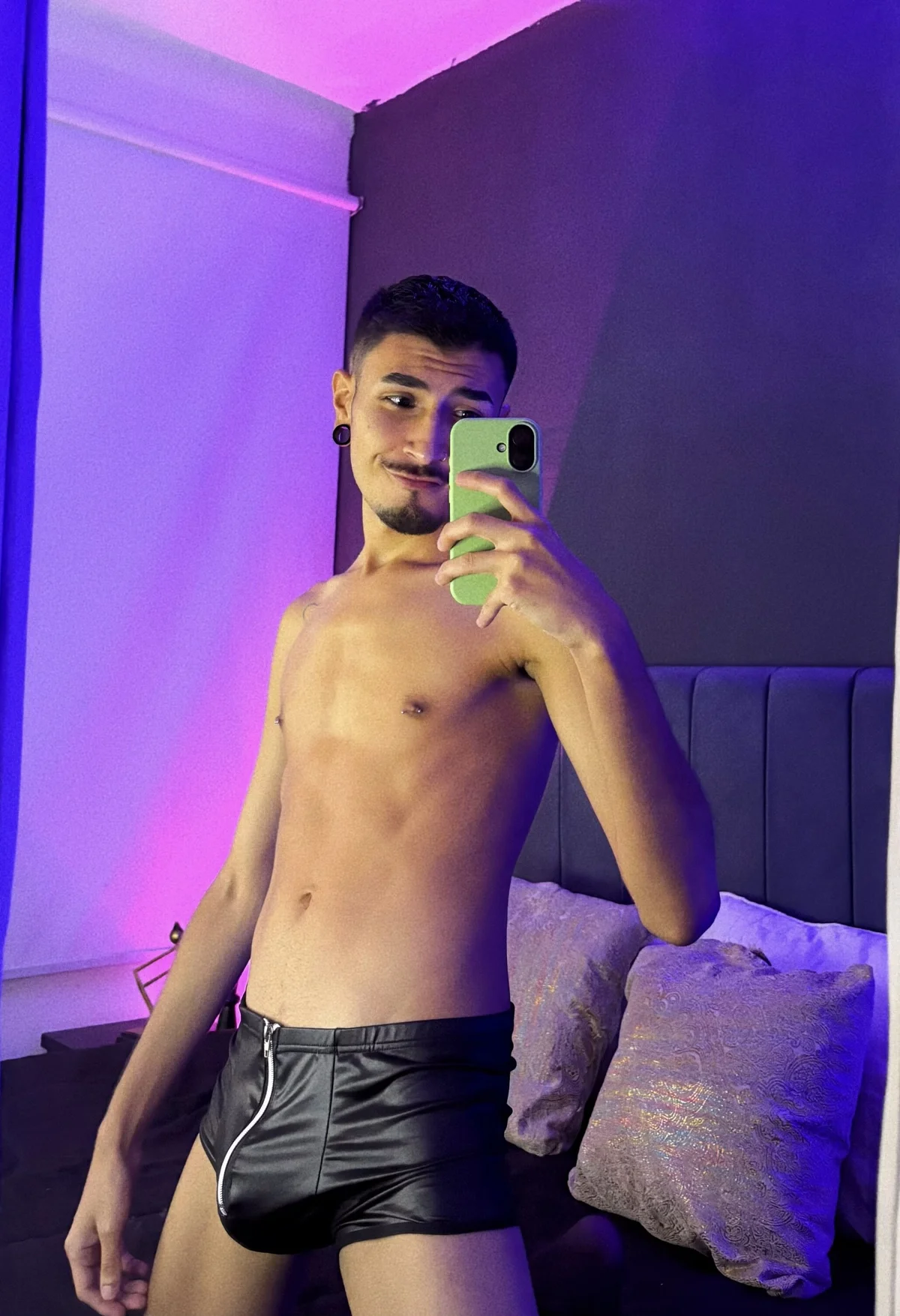 ภาพที่กำลังนิยมของ Toyboy_richard  8254