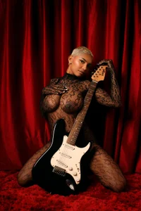 LeidyNova Public Pic 2