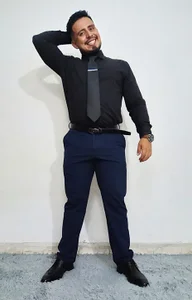 KalethBigDick kullanıcısının Black and blue suit horny albümü -  6 fotoğraf