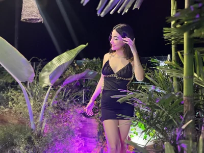 CarolineEvans_x I’m all yours. Pic