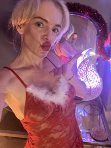 LadyMissNipsnLips Christmas Pic 9
