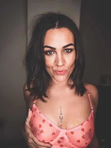 TheGirlNextDoor_33 Public Pic 4