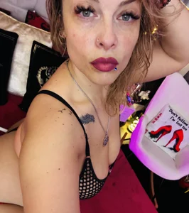 High, VERY High White🤍Latex Heels mixed with RED Latex bodysuit and my “naked” face 😊 od ZoeMesmerize  8 snímek