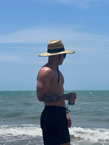 DerekOlsen Public Gambar 4