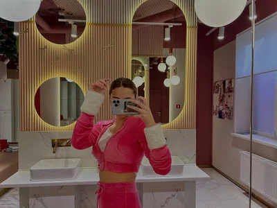 CharlotteKiss_ Public Foto 5