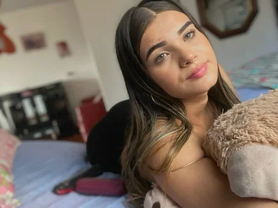 isabella-hot12beautiful Latina woman👅🌸 Bild